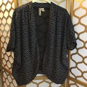 mimi chica shawl kimono wrap scallop hem sleeve Aztec blue black grey small